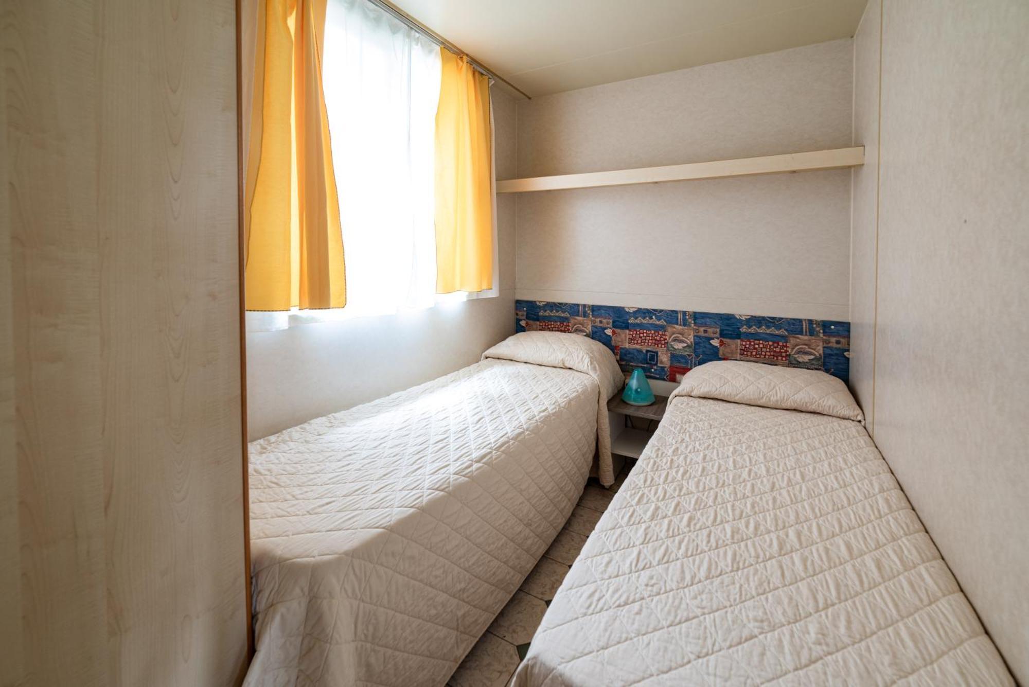 Villaggio Camping Punta Lunga Весте Екстериор снимка