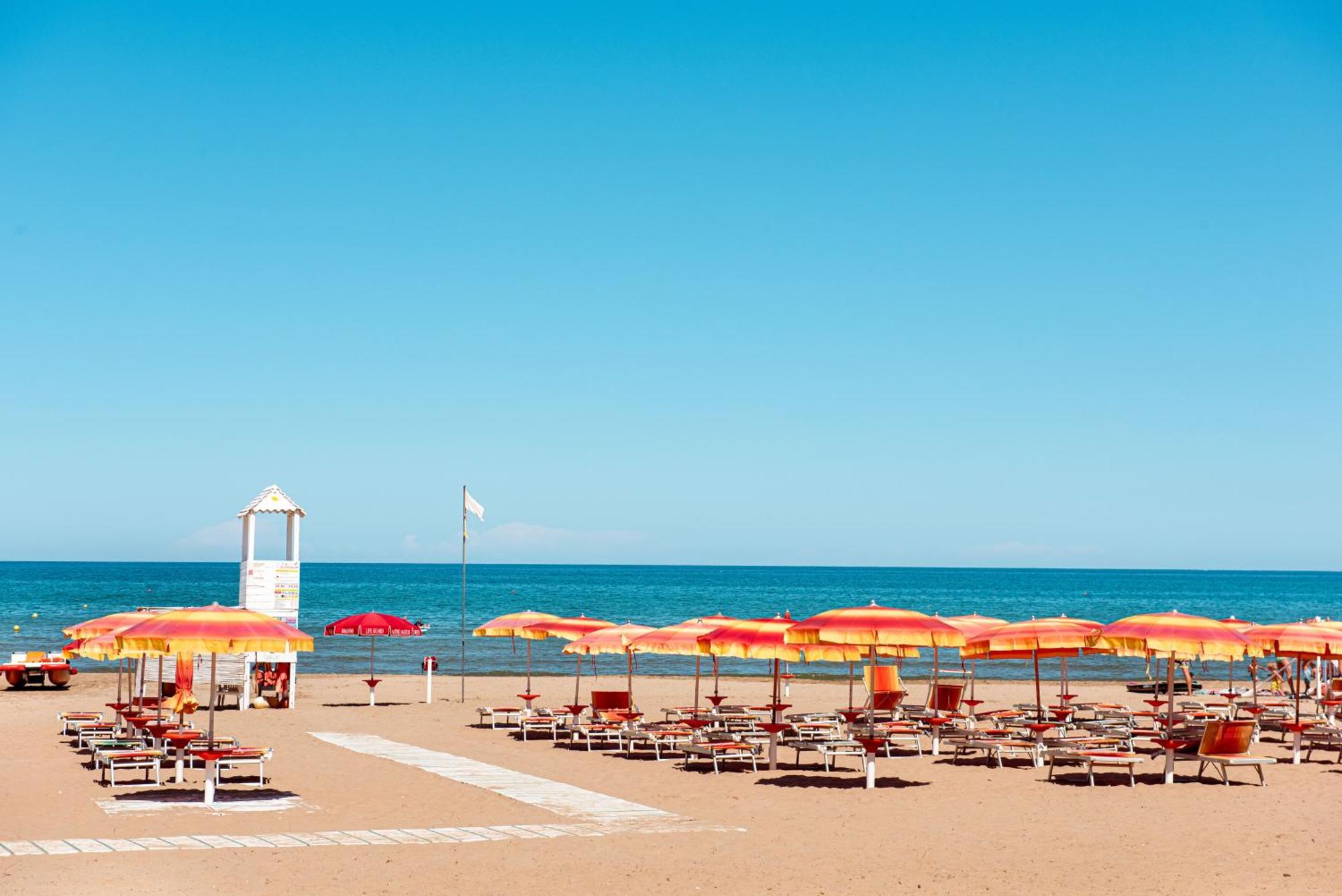 Villaggio Camping Punta Lunga Весте Екстериор снимка