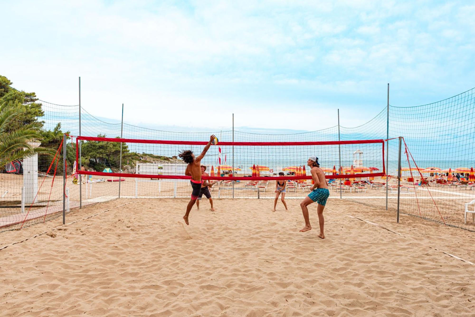 Villaggio Camping Punta Lunga Весте Екстериор снимка