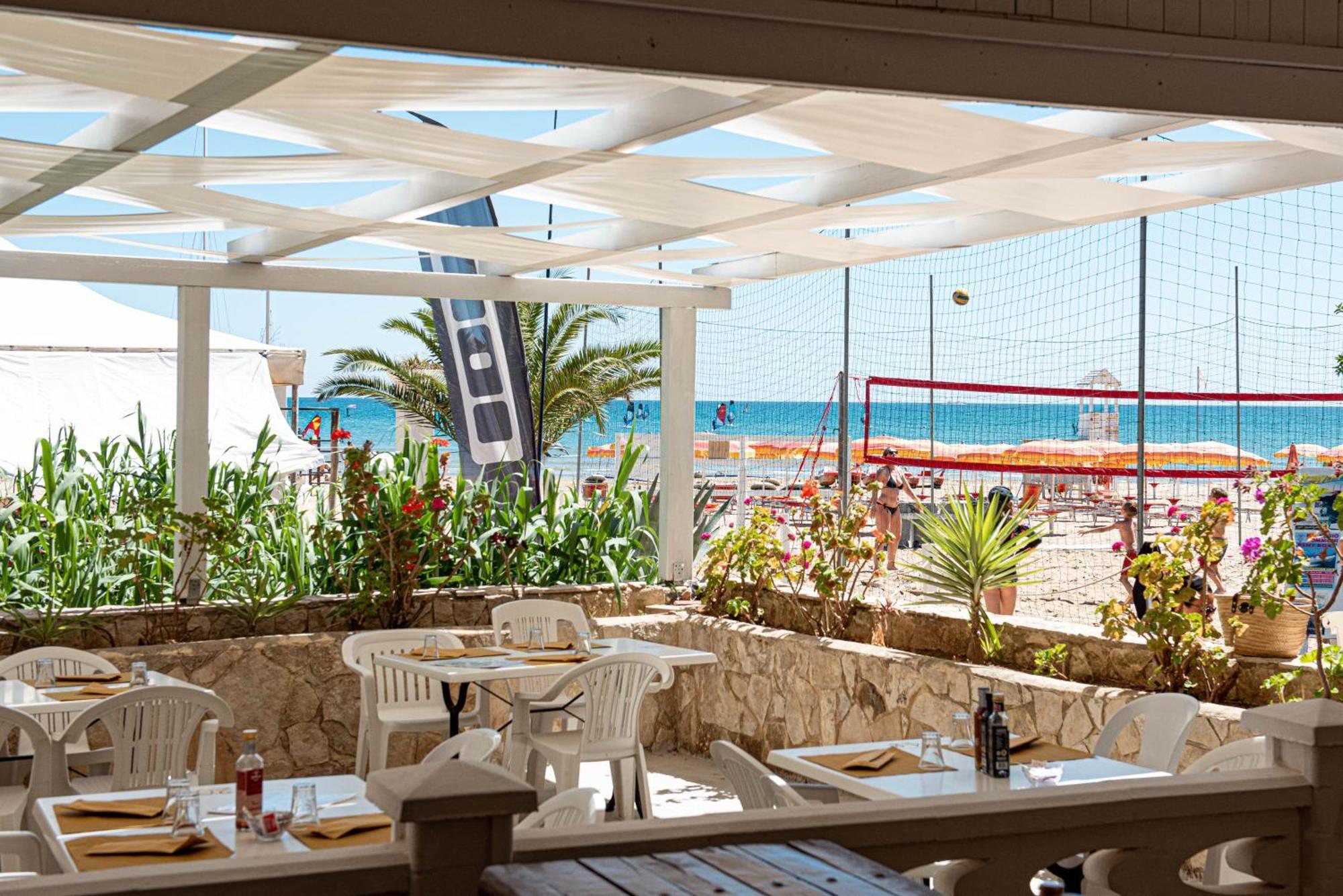 Villaggio Camping Punta Lunga Весте Екстериор снимка