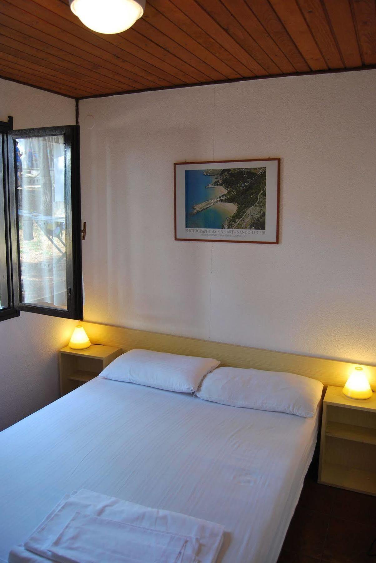 Villaggio Camping Punta Lunga Весте Екстериор снимка