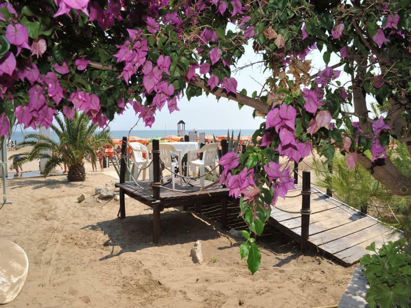 Villaggio Camping Punta Lunga Весте Екстериор снимка