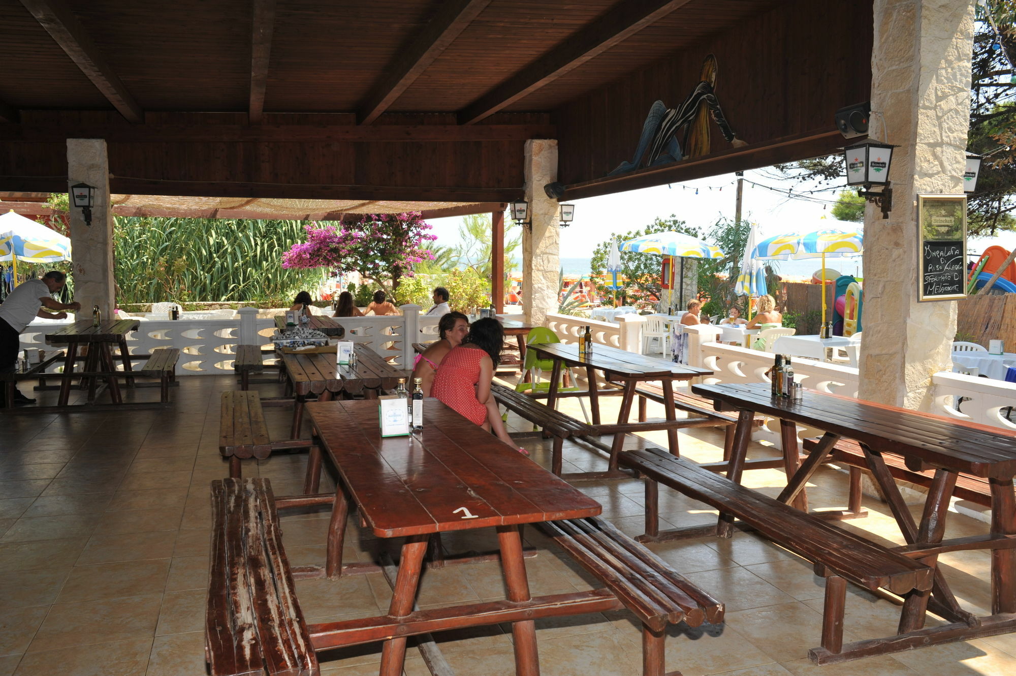 Villaggio Camping Punta Lunga Весте Екстериор снимка