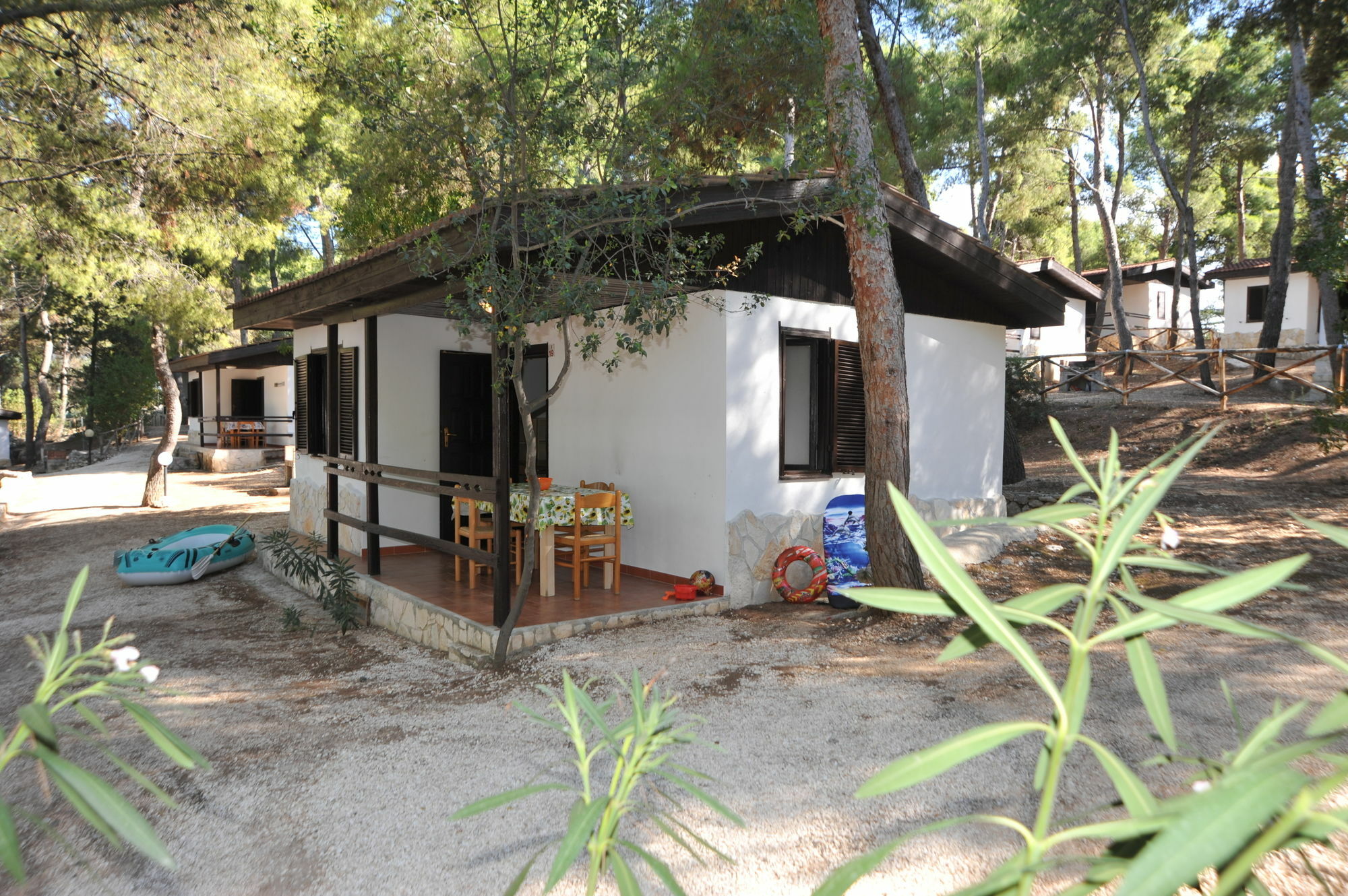Villaggio Camping Punta Lunga Весте Екстериор снимка